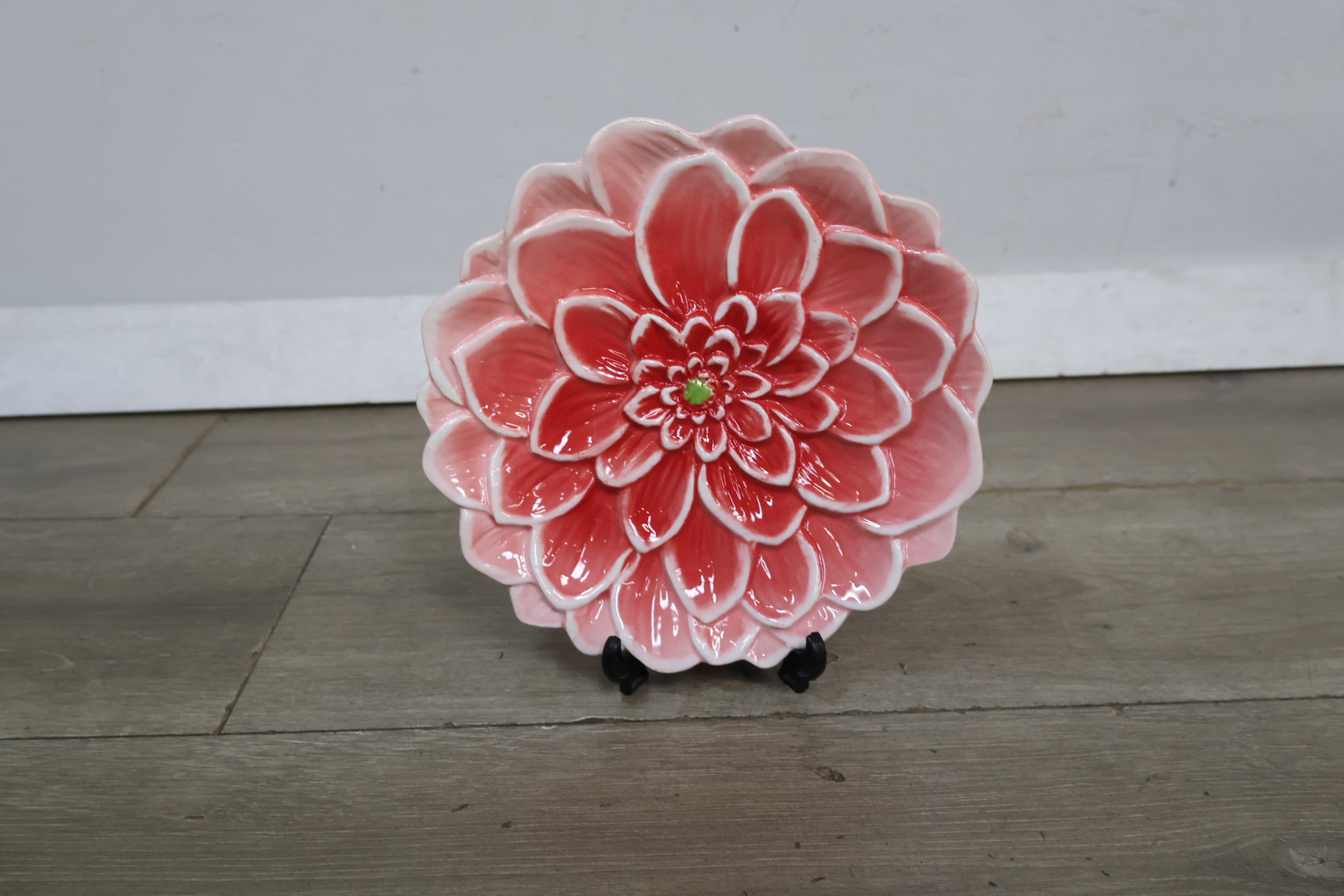 Decoratief keramisch kleurrijk bloemvormig bord – foto 6 – kavel bij GSD Auctions, Zoeterwoude
