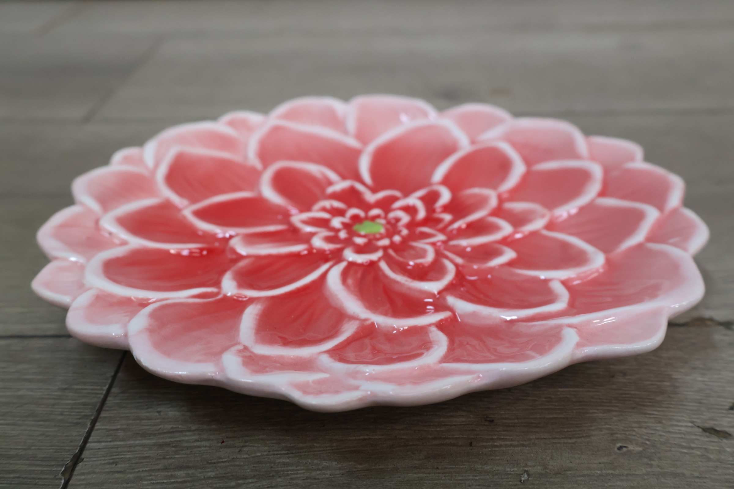 Decoratief keramisch kleurrijk bloemvormig bord – foto 11 – kavel bij GSD Auctions, Zoeterwoude