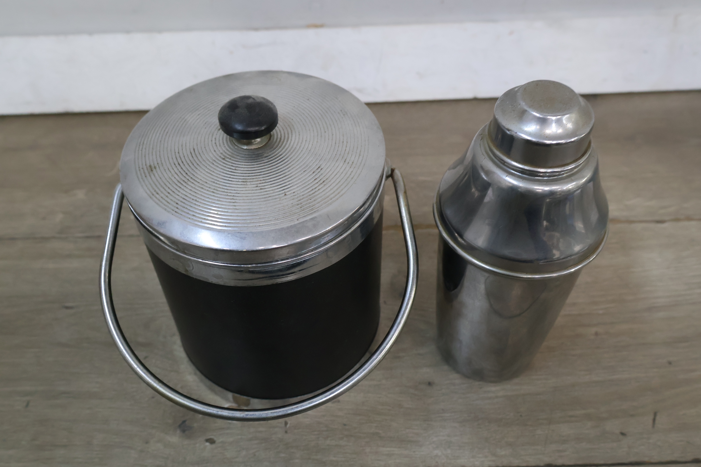 Ijsemmer met deksel en RVS cocktailshaker – foto 4 – kavel bij GSD Auctions, Zoeterwoude