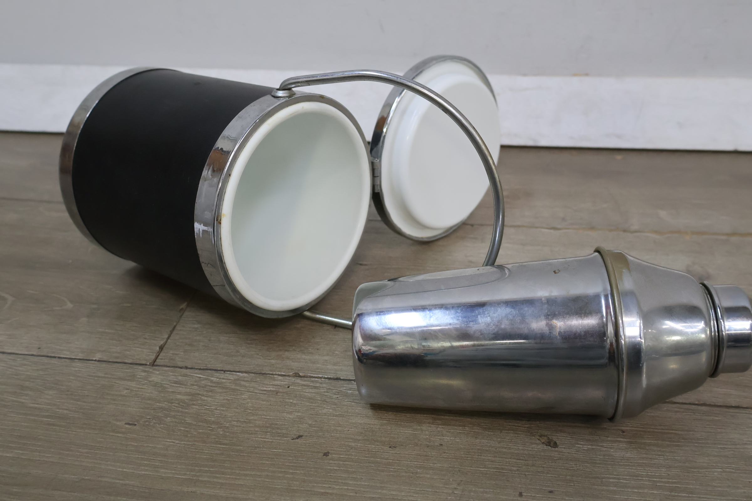 Ijsemmer met deksel en RVS cocktailshaker – foto 6 – kavel bij GSD Auctions, Zoeterwoude