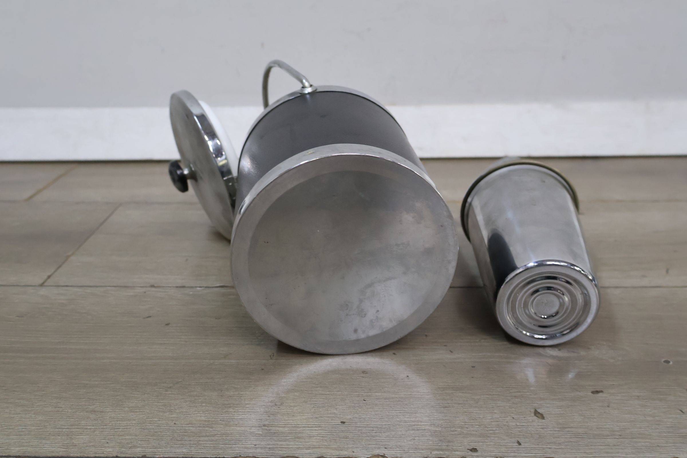 Ijsemmer met deksel en RVS cocktailshaker – foto 7 – kavel bij GSD Auctions, Zoeterwoude
