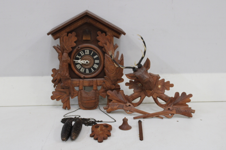 Houten koekoeksklok met houtsnijwerk – foto 3 – kavel bij GSD Auctions, Zoeterwoude
