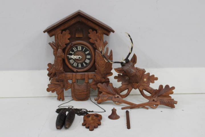 Houten koekoeksklok met houtsnijwerk – foto 4 – kavel bij GSD Auctions, Zoeterwoude