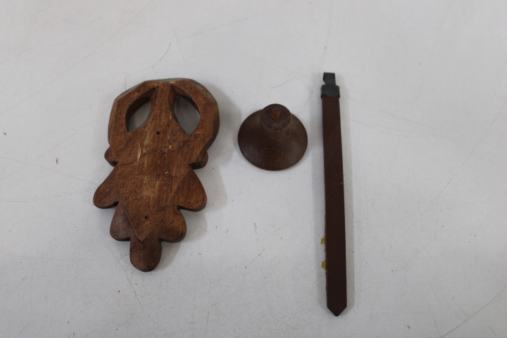 Houten koekoeksklok met houtsnijwerk – foto 8 – kavel bij GSD Auctions, Zoeterwoude