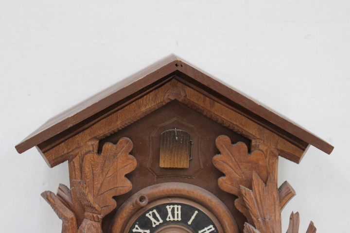 Houten koekoeksklok met houtsnijwerk – foto 15 – kavel bij GSD Auctions, Zoeterwoude