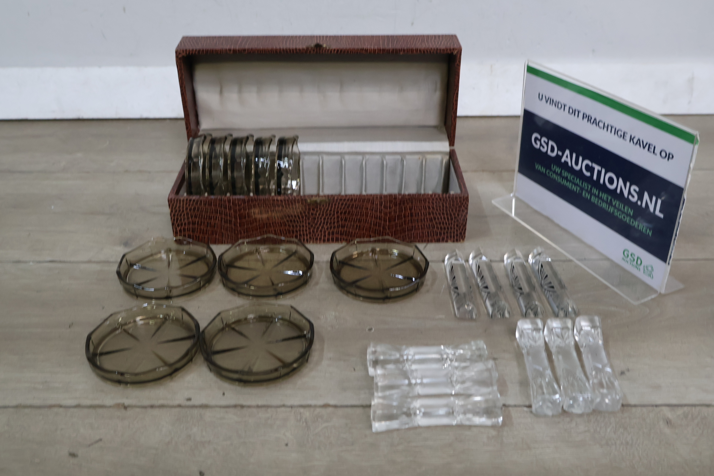 Set van Vintage Kristallen Onderzetters en Bestekleggers – foto 2 – kavel bij GSD Auctions, Zoeterwoude