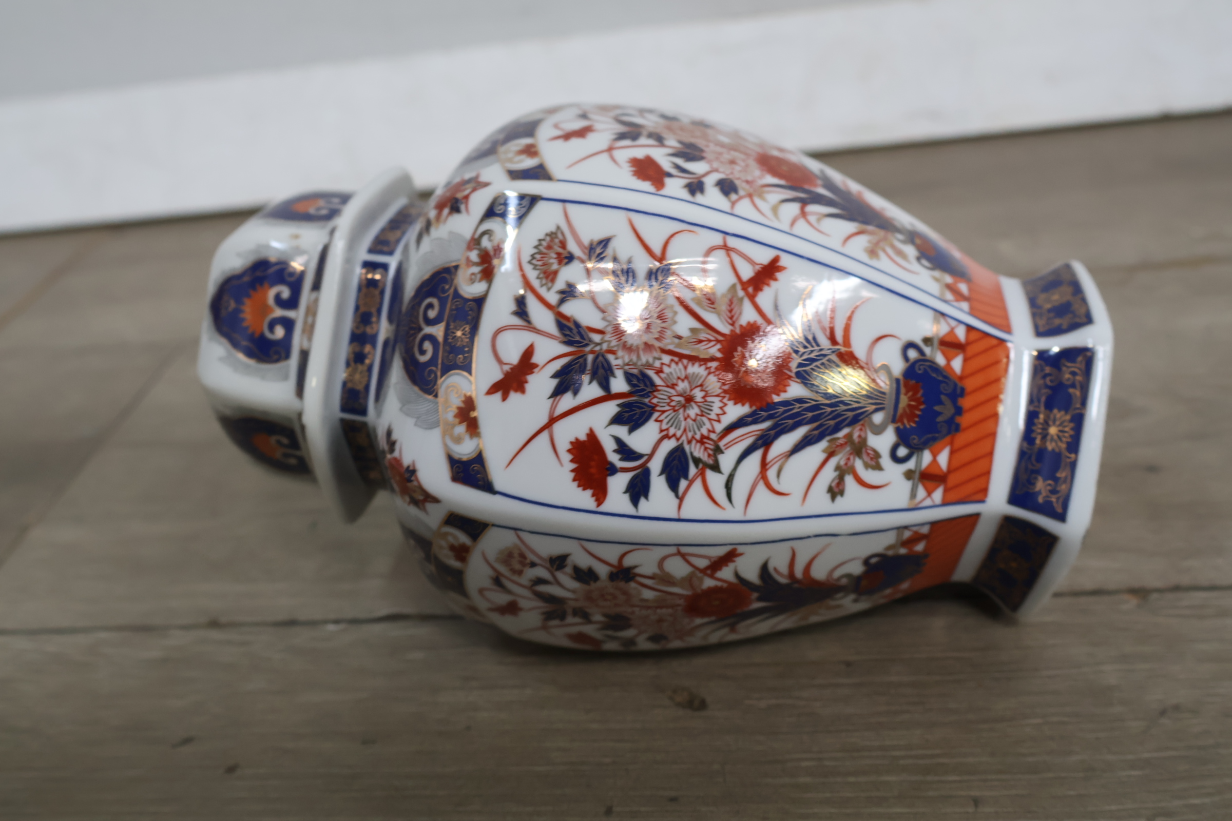 Decoratieve porseleinen dekselvaas – foto 7 – kavel bij GSD Auctions, Zoeterwoude