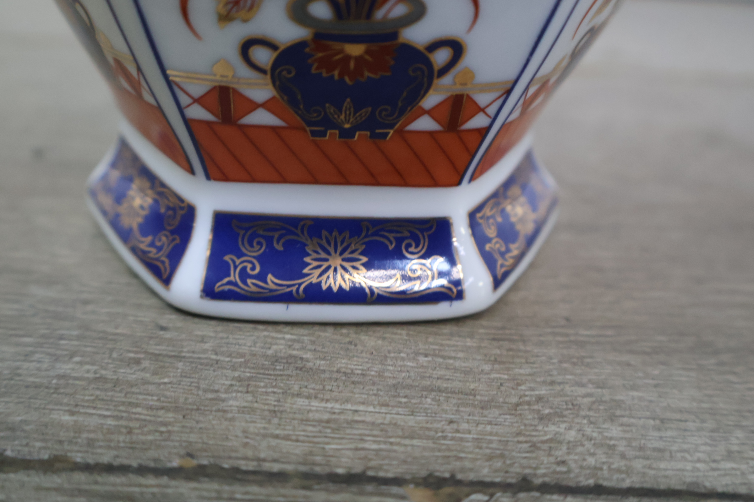 Decoratieve porseleinen dekselvaas – foto 12 – kavel bij GSD Auctions, Zoeterwoude