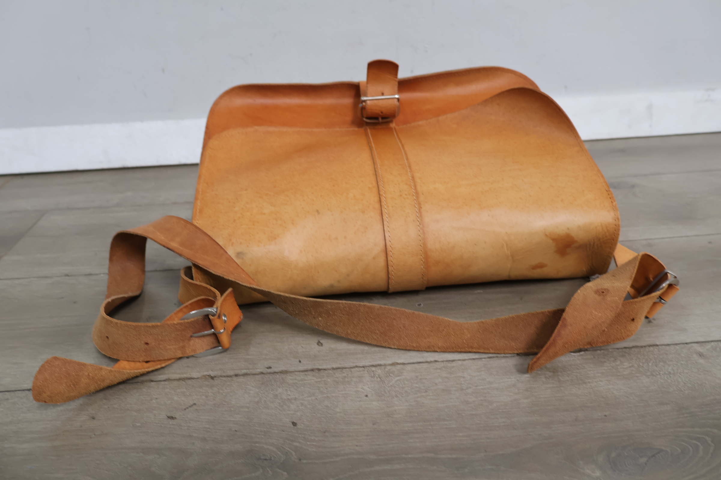 Lichtbruine leren schoudertas – foto 8 – kavel bij GSD Auctions, Zoeterwoude
