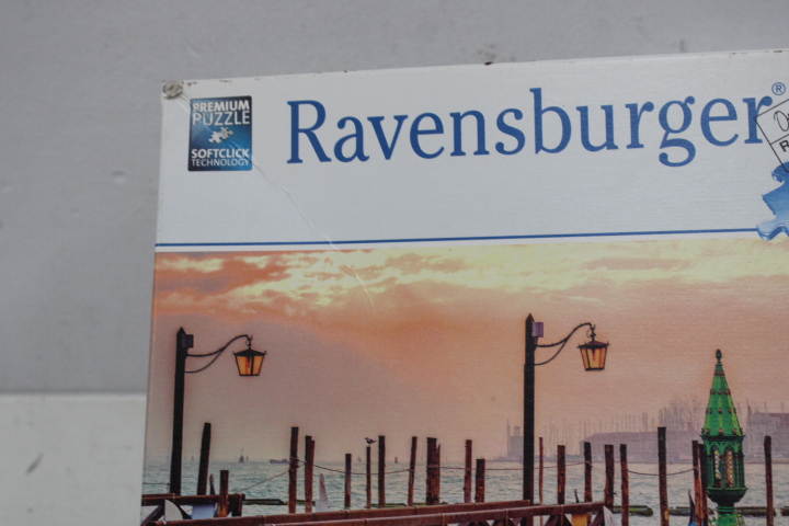 set van 3 Ravensburger en Castorland Puzzels 1000 stukjes – foto 8 – kavel bij GSD Auctions, Zoeterwoude
