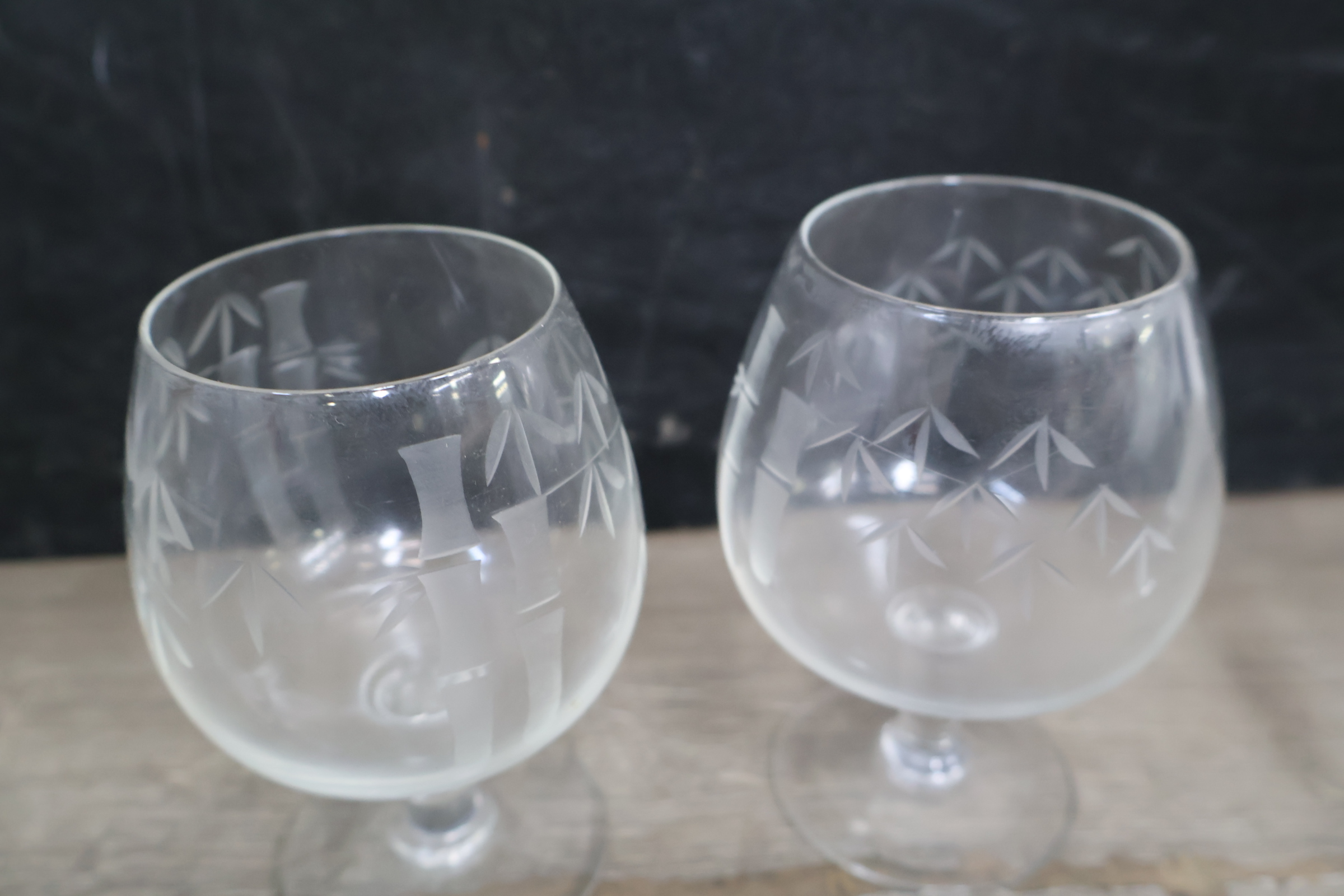 Set van 18 diverse gegraveerde glazen – foto 8 – kavel bij GSD Auctions, Zoeterwoude