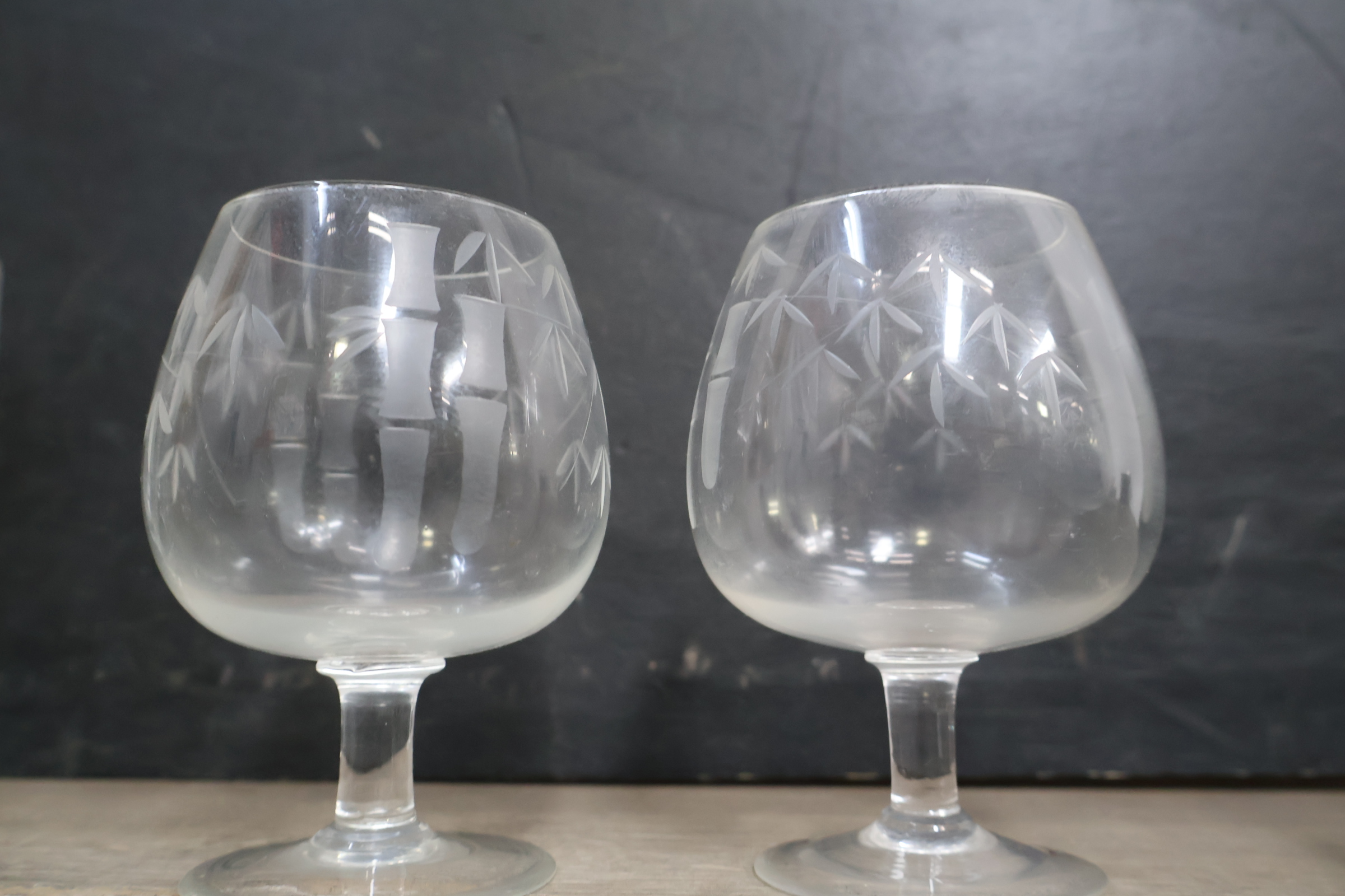 Set van 18 diverse gegraveerde glazen – foto 9 – kavel bij GSD Auctions, Zoeterwoude