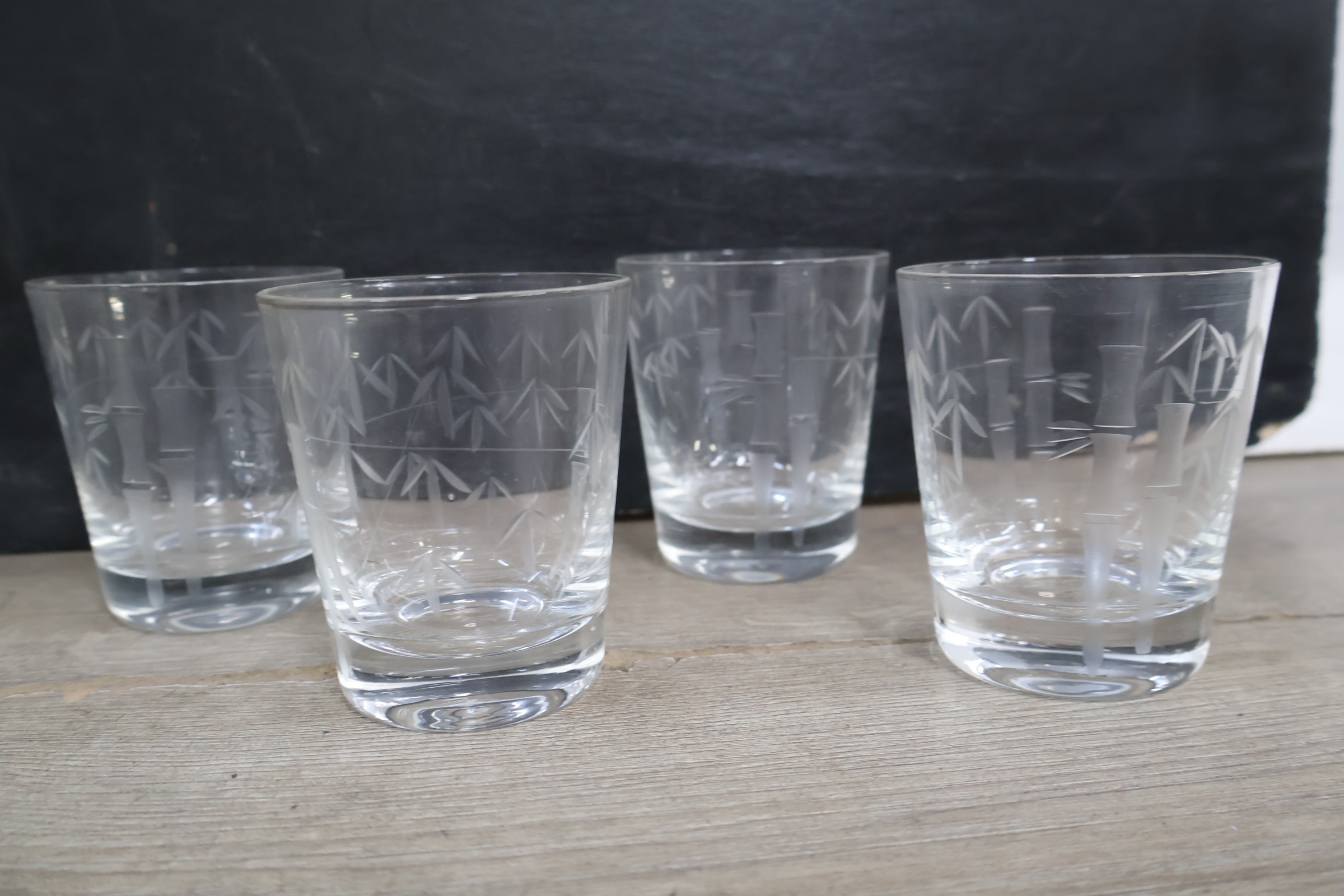 Set van 18 diverse gegraveerde glazen – foto 13 – kavel bij GSD Auctions, Zoeterwoude