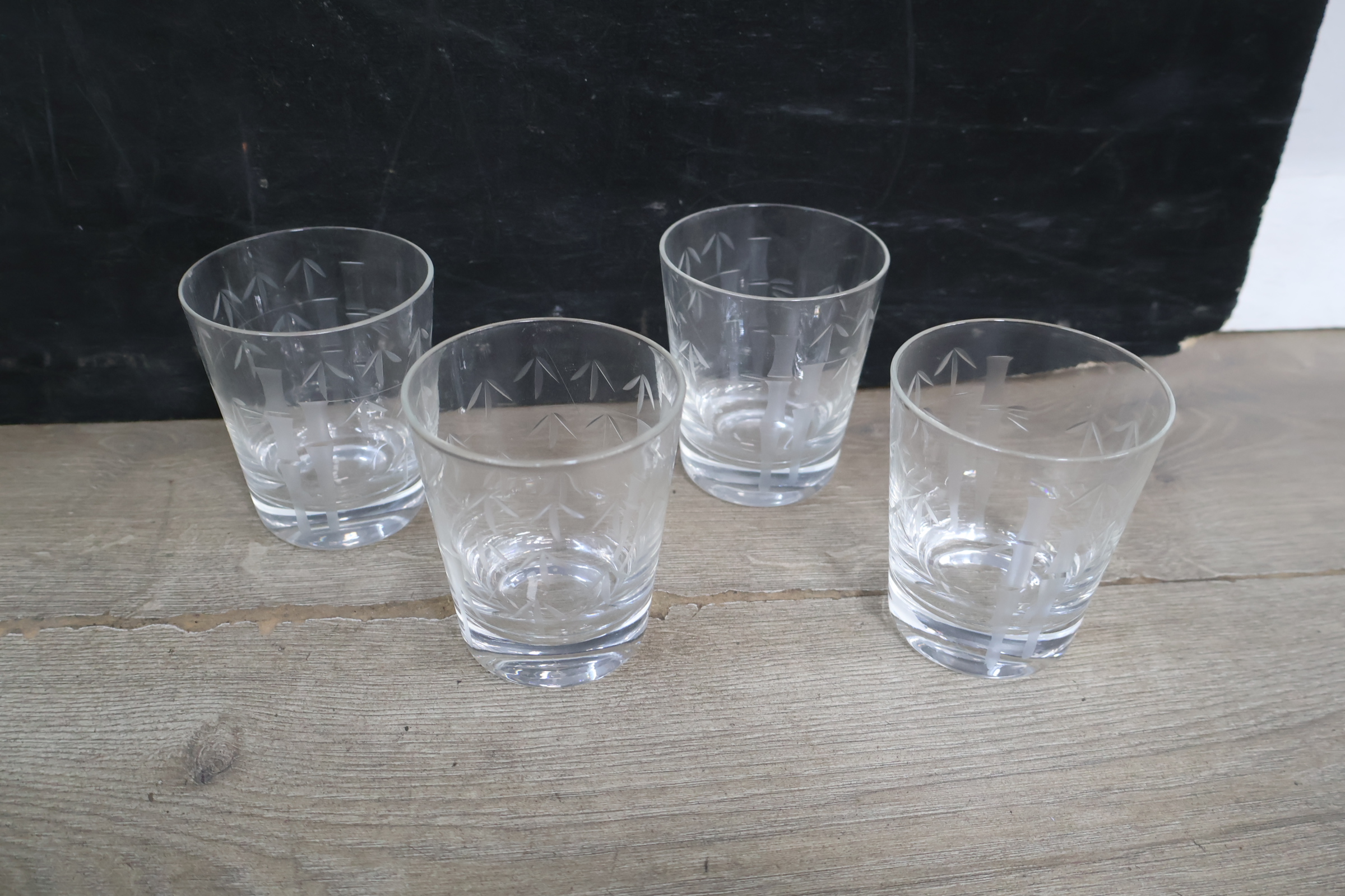 Set van 18 diverse gegraveerde glazen – foto 14 – kavel bij GSD Auctions, Zoeterwoude