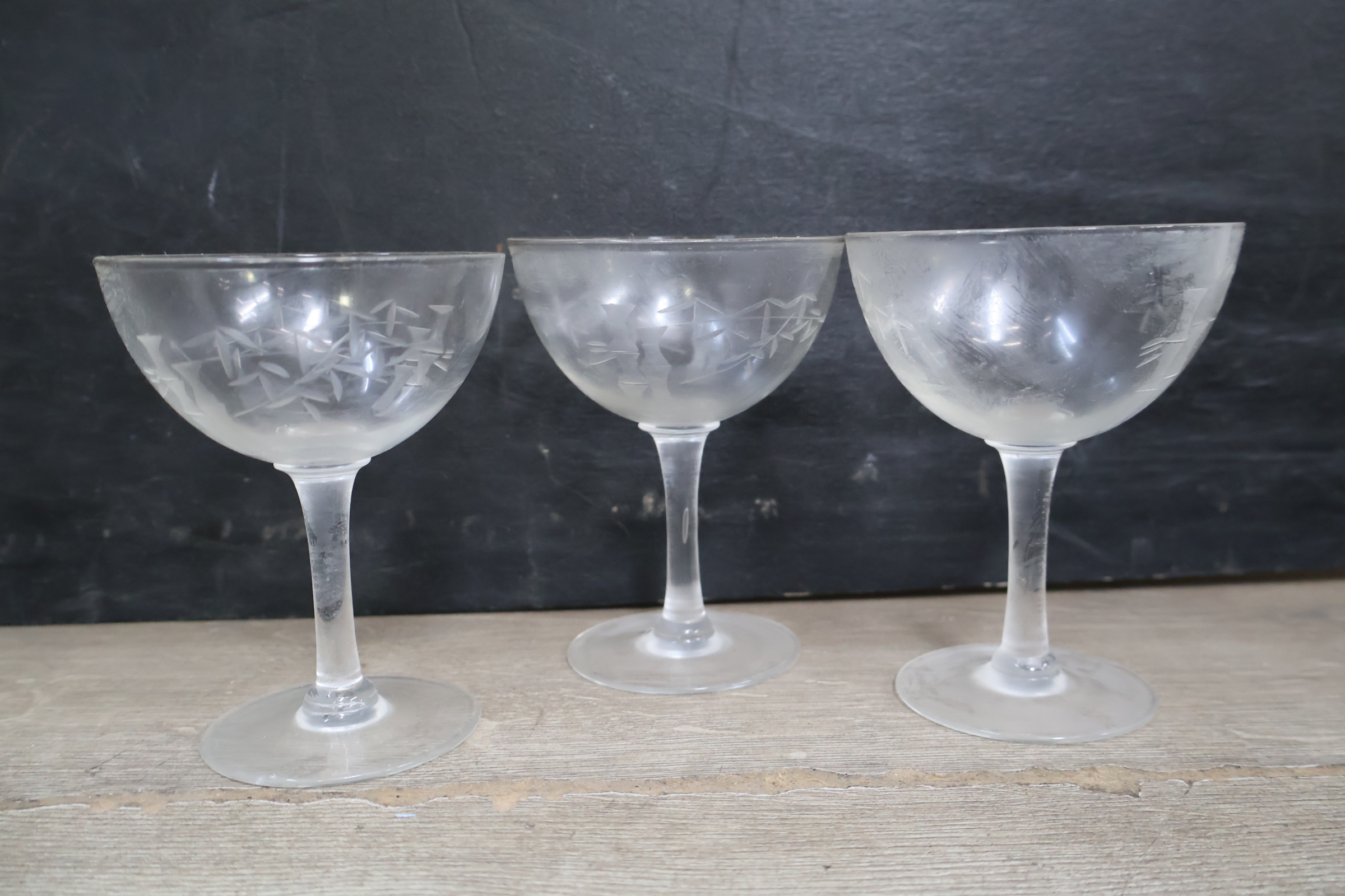 Set van 18 diverse gegraveerde glazen – foto 17 – kavel bij GSD Auctions, Zoeterwoude