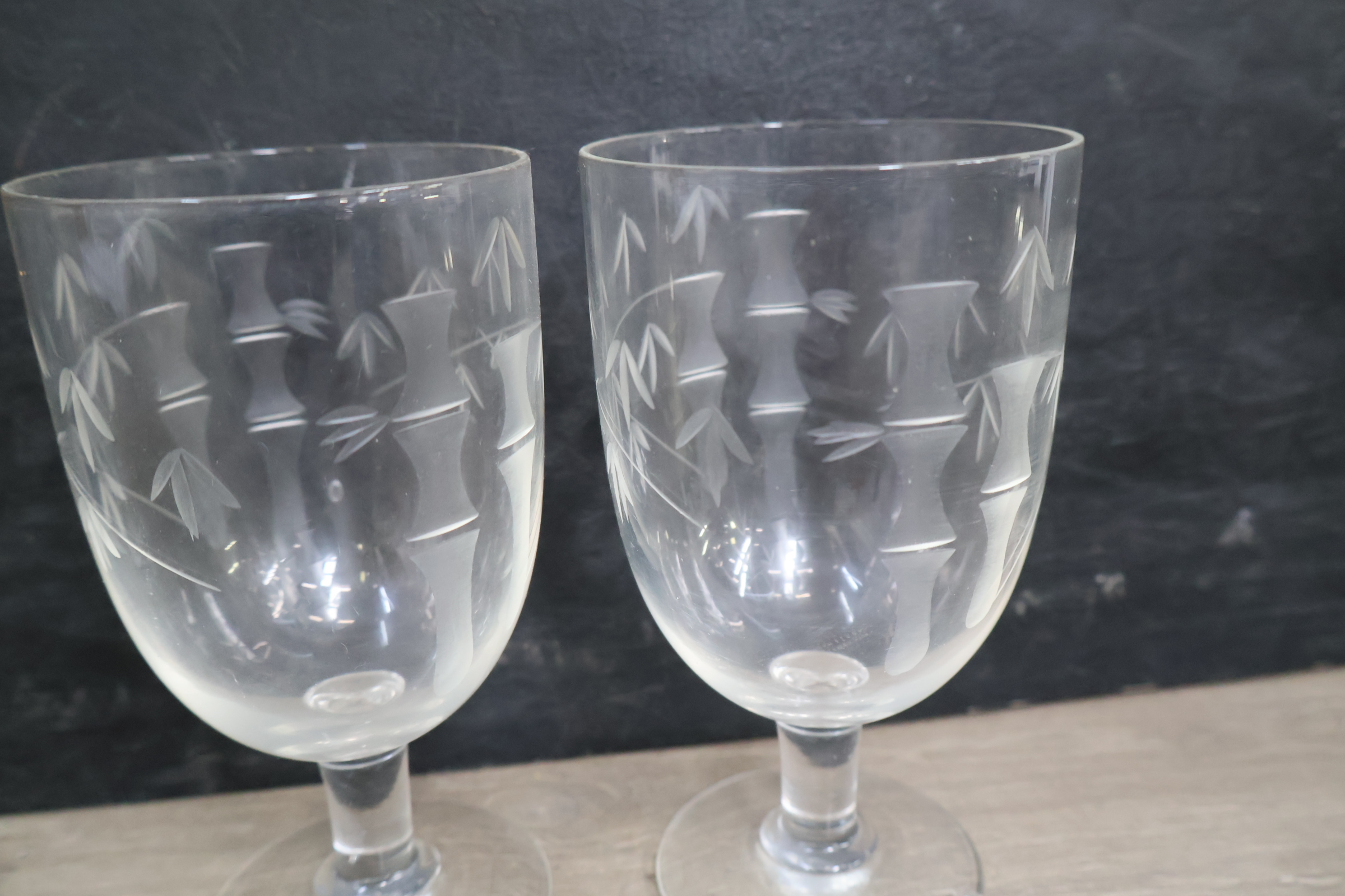Set van 18 diverse gegraveerde glazen – foto 21 – kavel bij GSD Auctions, Zoeterwoude