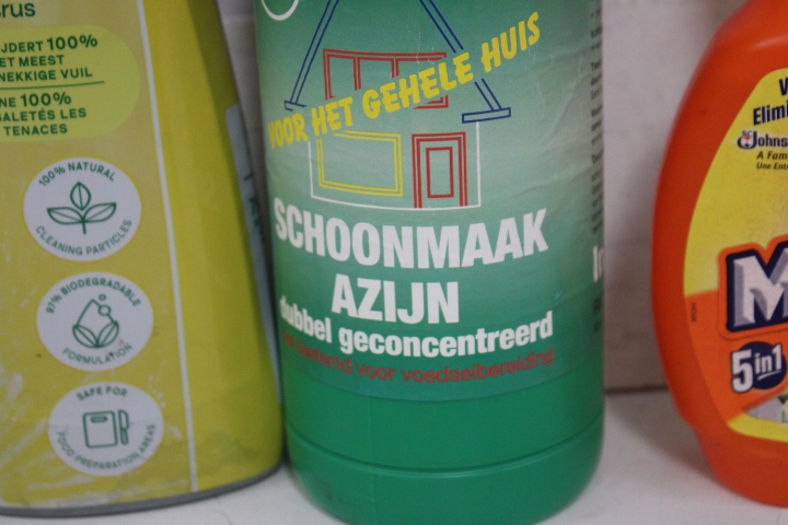 Diverse schoonmaakmiddelen – foto 9 – kavel bij GSD Auctions, Zoeterwoude