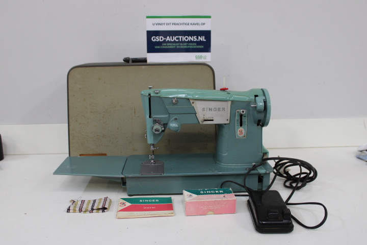 Singer 327K naaimachine met voetpedaal en koffer – foto 2 – kavel bij GSD Auctions, Zoeterwoude
