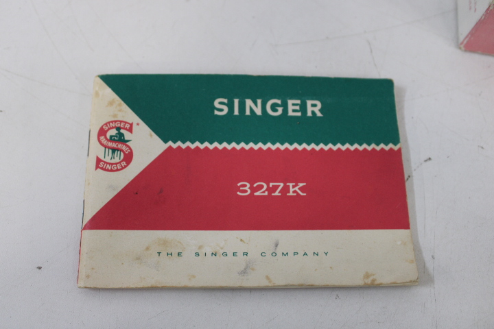 Singer 327K naaimachine met voetpedaal en koffer – foto 5 – kavel bij GSD Auctions, Zoeterwoude