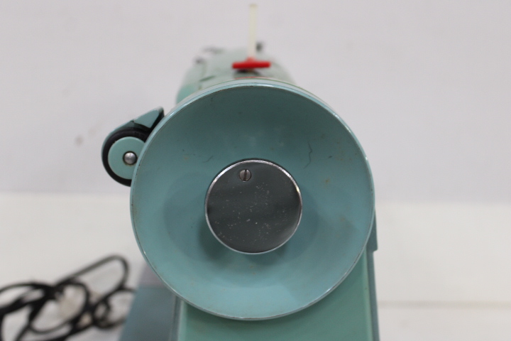 Singer 327K naaimachine met voetpedaal en koffer – foto 19 – kavel bij GSD Auctions, Zoeterwoude