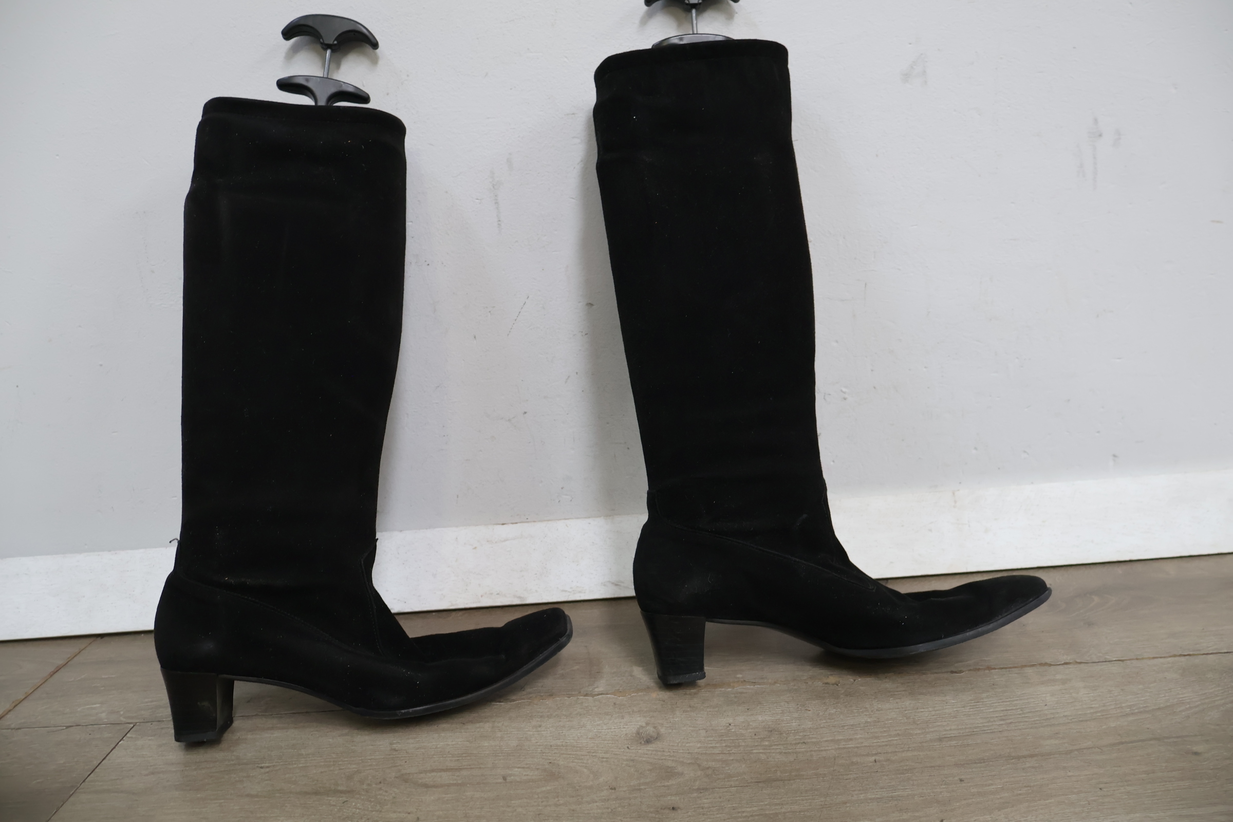 Zwarte suède dames laarzen - maat 6 – foto 11 – kavel bij GSD Auctions, Zoeterwoude