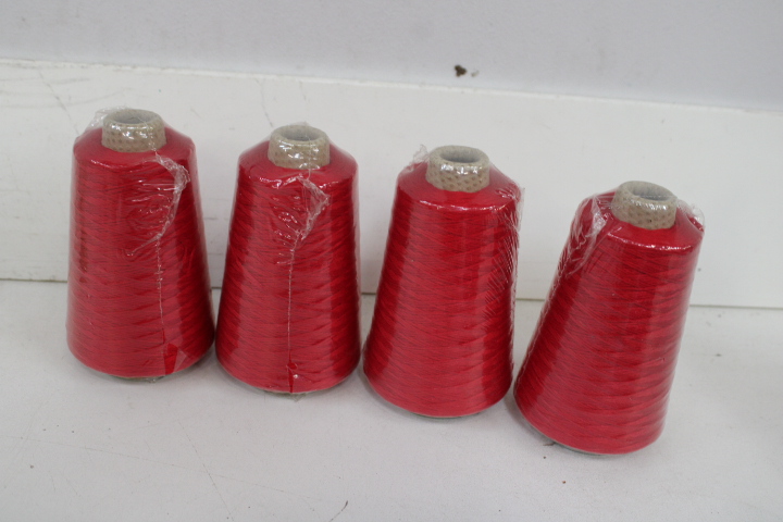 Diverse naaigaren en overlock garen – foto 10 – kavel bij GSD Auctions, Zoeterwoude