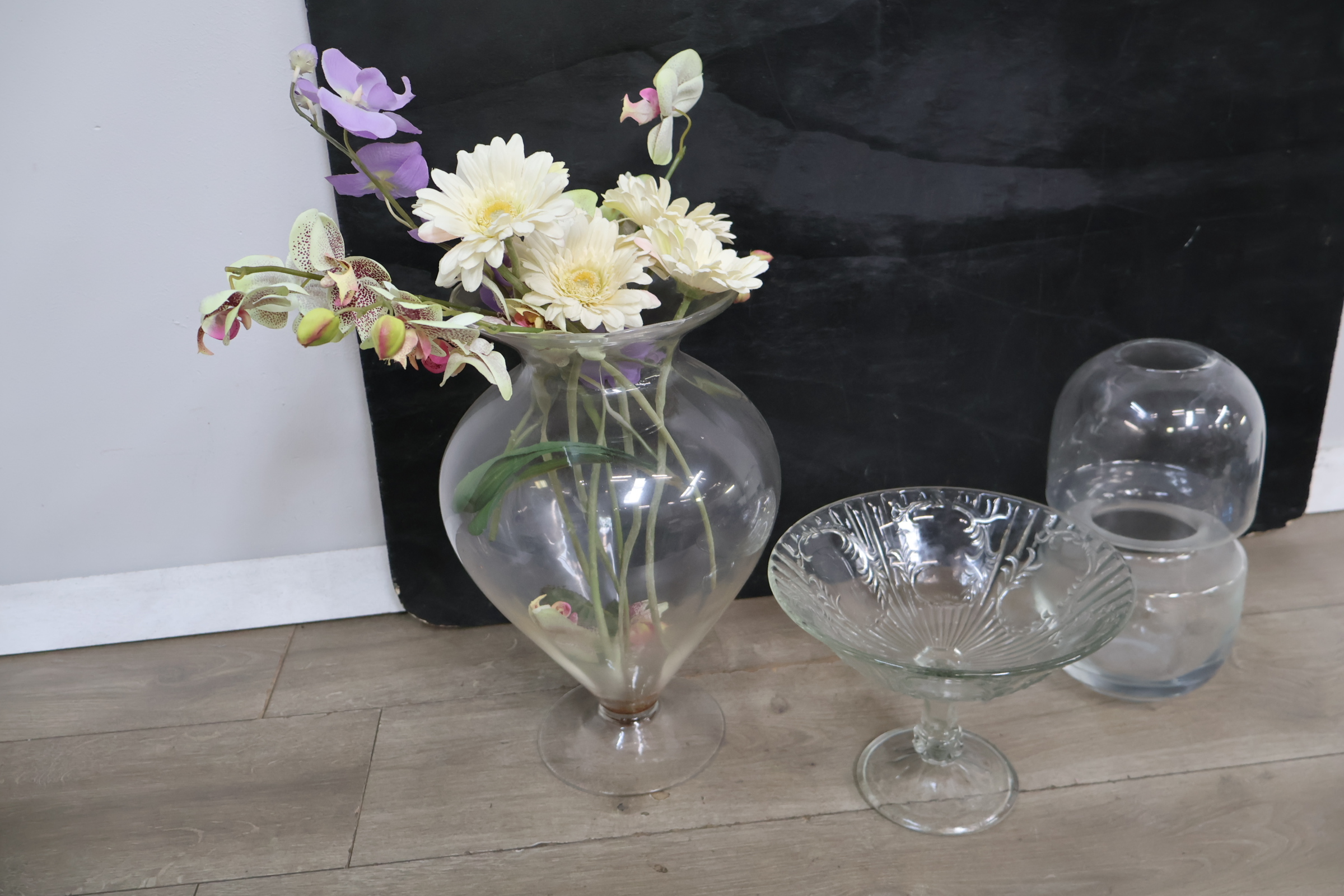 Set van drie glazen vazen – foto 4 – kavel bij GSD Auctions, Zoeterwoude