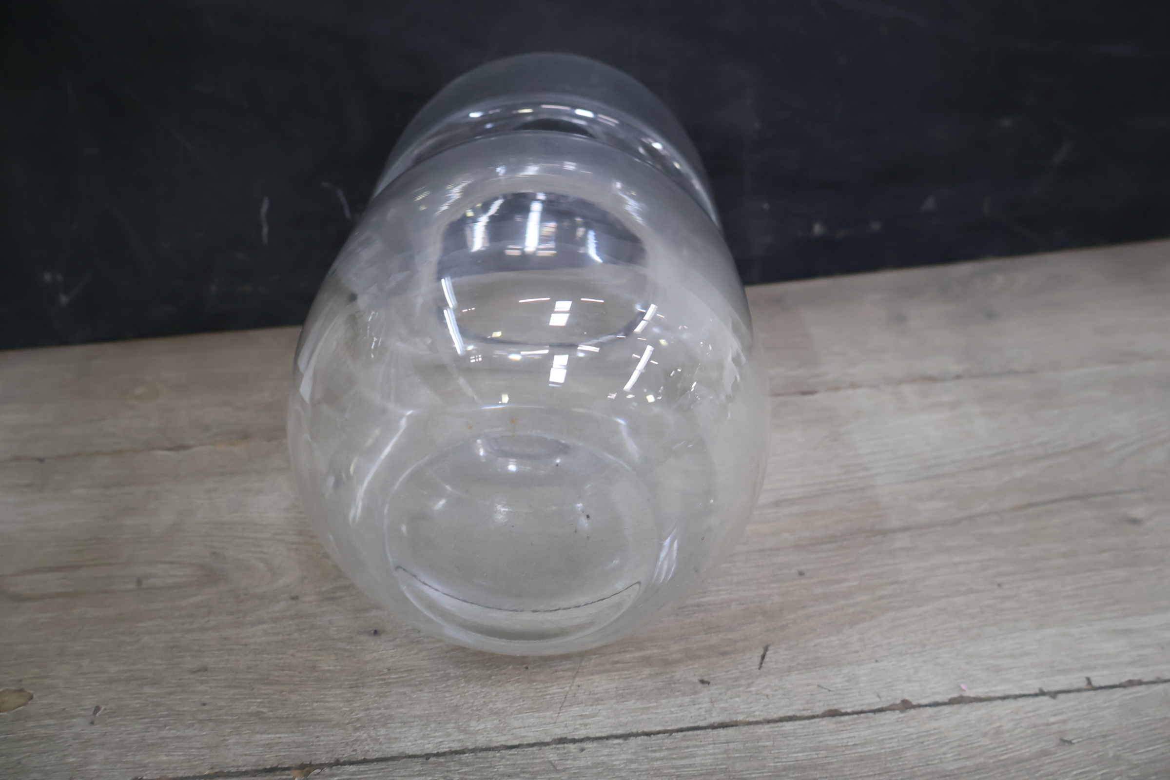 Set van drie glazen vazen – foto 10 – kavel bij GSD Auctions, Zoeterwoude