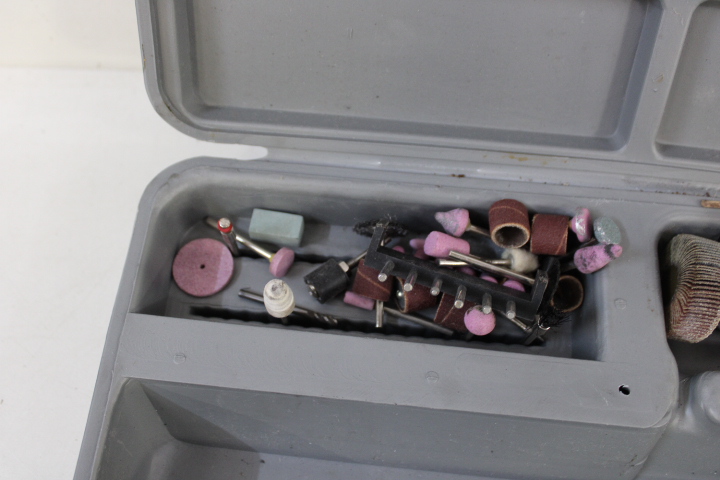 Ferm Dremel in opbergkoffer met accessoires – foto 6 – kavel bij GSD Auctions, Zoeterwoude