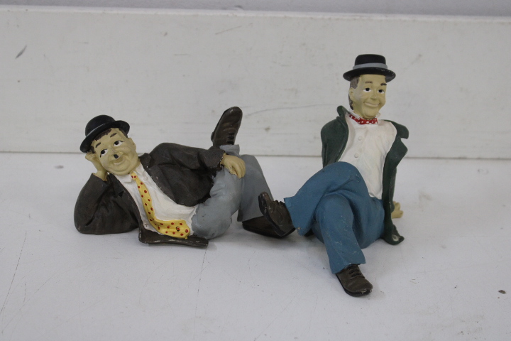 Twee keramische beeldjes van Laurel – foto 3 – kavel bij GSD Auctions, Zoeterwoude