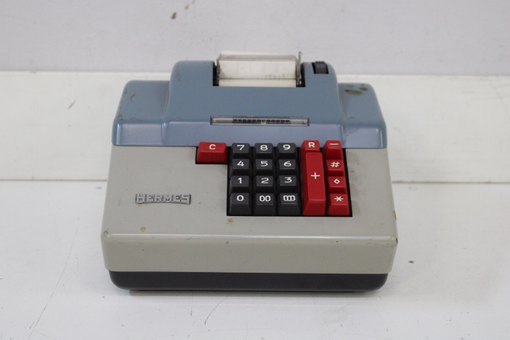 Hermes rekenmachine met printfunctie – foto 3 – kavel bij GSD Auctions, Zoeterwoude