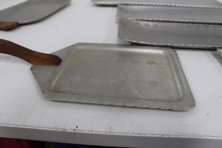 Set van 6 vintage serveerbladen – foto 6 – kavel bij GSD Auctions, Zoeterwoude