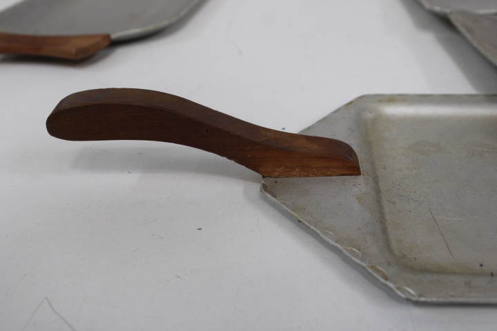Set van 6 vintage serveerbladen – foto 7 – kavel bij GSD Auctions, Zoeterwoude