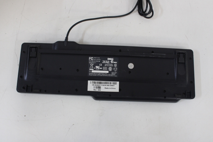 Dell computermonitor met toetsenbord en kabels – foto 9 – kavel bij GSD Auctions, Zoeterwoude
