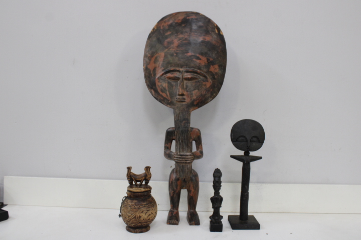 Set van vier Afrikaanse houten beelden – foto 3 – kavel bij GSD Auctions, Zoeterwoude