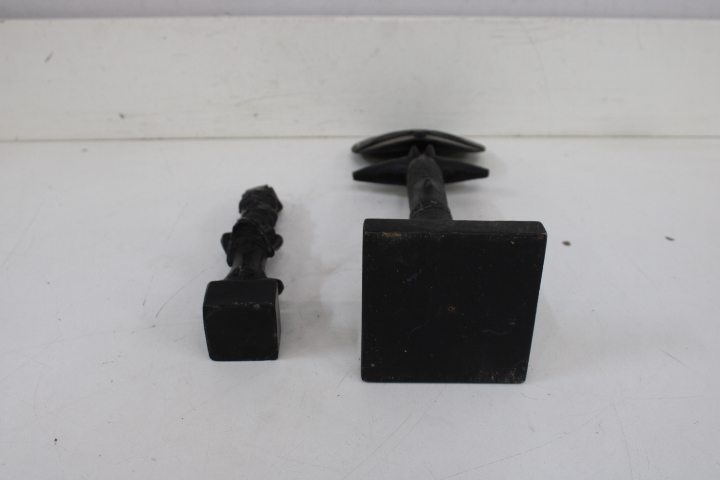 Set van vier Afrikaanse houten beelden – foto 6 – kavel bij GSD Auctions, Zoeterwoude