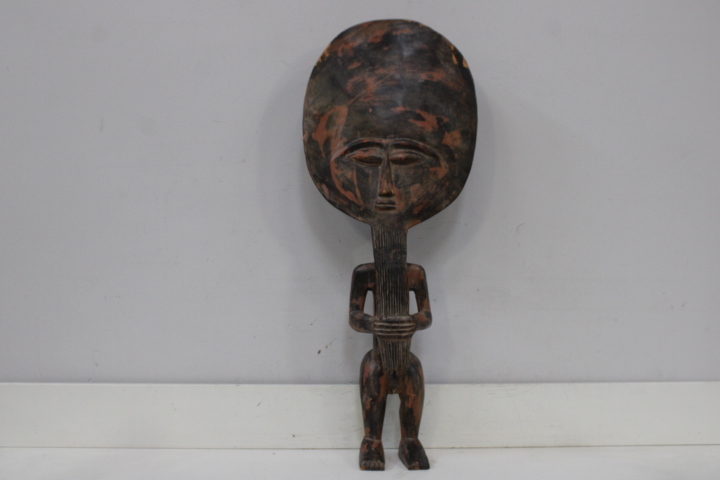 Set van vier Afrikaanse houten beelden – foto 12 – kavel bij GSD Auctions, Zoeterwoude