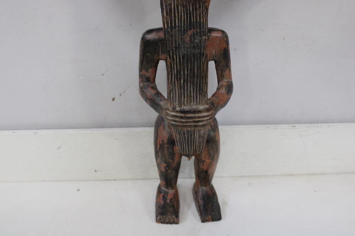 Set van vier Afrikaanse houten beelden – foto 14 – kavel bij GSD Auctions, Zoeterwoude