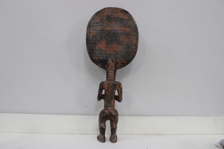 Set van vier Afrikaanse houten beelden – foto 16 – kavel bij GSD Auctions, Zoeterwoude