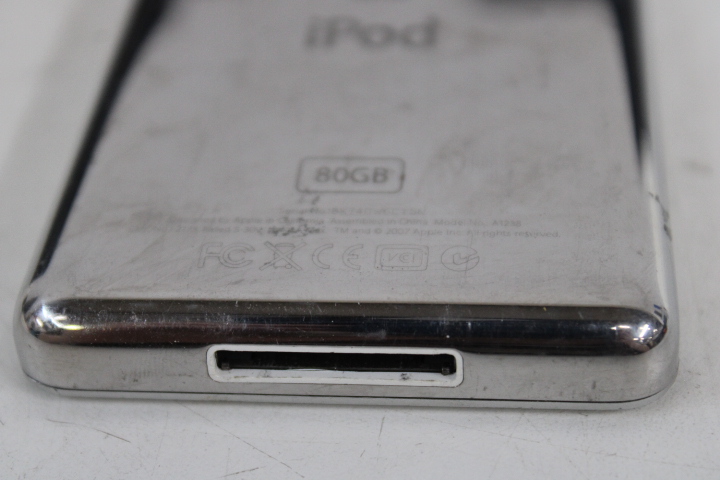 Logitech Speaker Dock met iPod 80GB – foto 4 – kavel bij GSD Auctions, Zoeterwoude