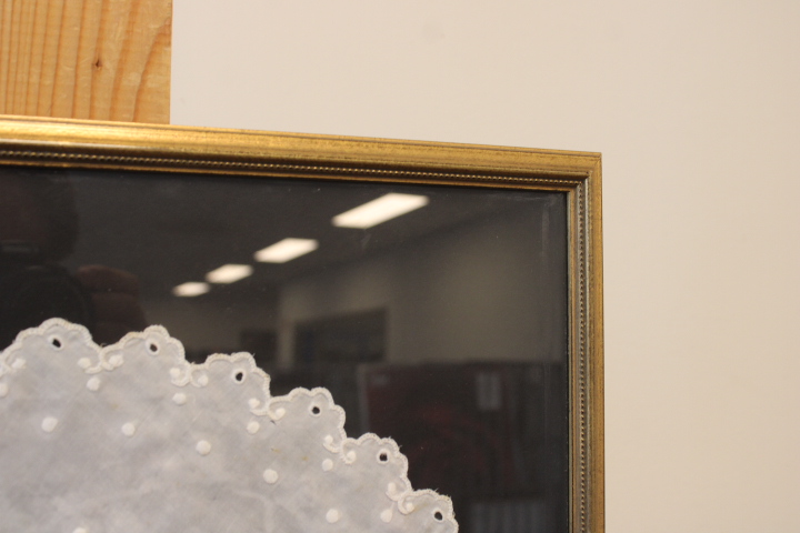 Ingelijste witte kanten doily – foto 9 – kavel bij GSD Auctions, Zoeterwoude