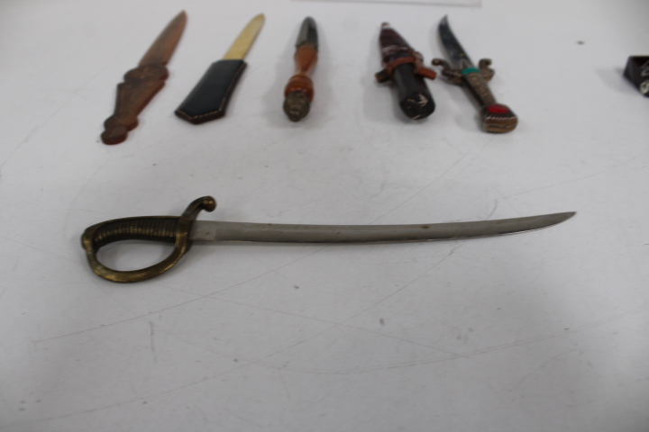 Set van 7 verzamelmessen – foto 6 – kavel bij GSD Auctions, Zoeterwoude