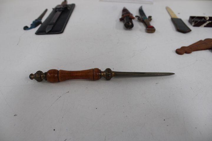 Set van 7 verzamelmessen – foto 17 – kavel bij GSD Auctions, Zoeterwoude