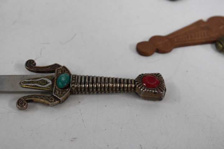 Set van 7 verzamelmessen – foto 24 – kavel bij GSD Auctions, Zoeterwoude