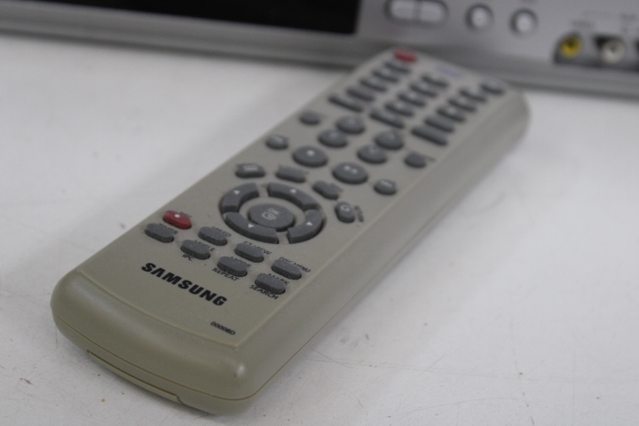 Samsung DVD/VHS-speler SV-DVD40 – foto 12 – kavel bij GSD Auctions, Zoeterwoude