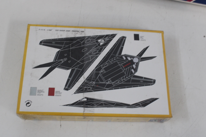 Airfix vliegtuigmodellen Avro Lancaster en stealth nighthawk – foto 3 – kavel bij GSD Auctions, Zoeterwoude