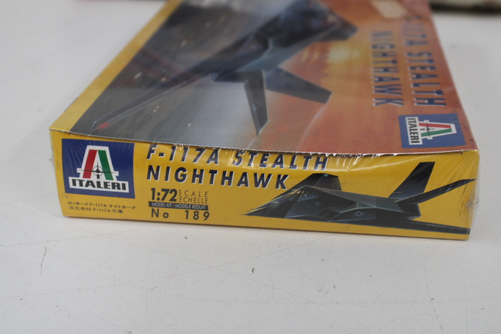 Airfix vliegtuigmodellen Avro Lancaster en stealth nighthawk – foto 4 – kavel bij GSD Auctions, Zoeterwoude