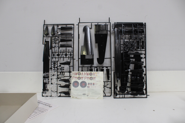 Airfix vliegtuigmodellen Avro Lancaster en stealth nighthawk – foto 15 – kavel bij GSD Auctions, Zoeterwoude