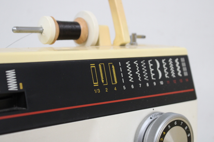 Singer Serenade 10 Naaimachine – foto 8 – kavel bij GSD Auctions, Zoeterwoude