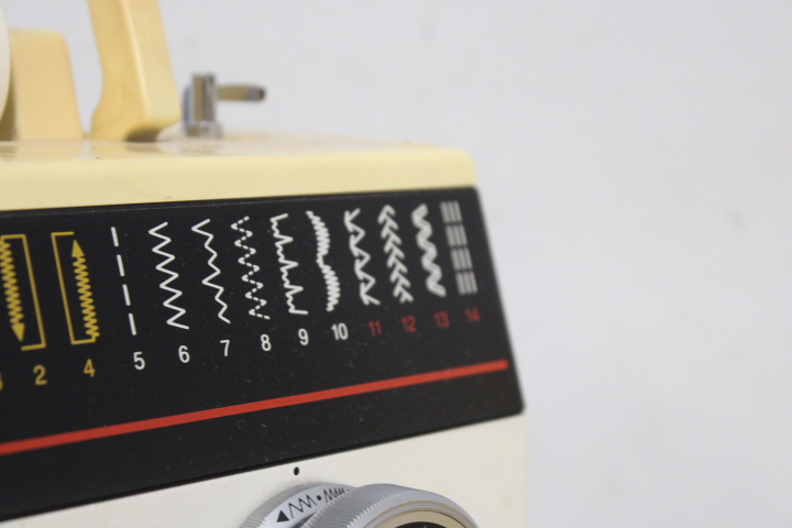 Singer Serenade 10 Naaimachine – foto 9 – kavel bij GSD Auctions, Zoeterwoude
